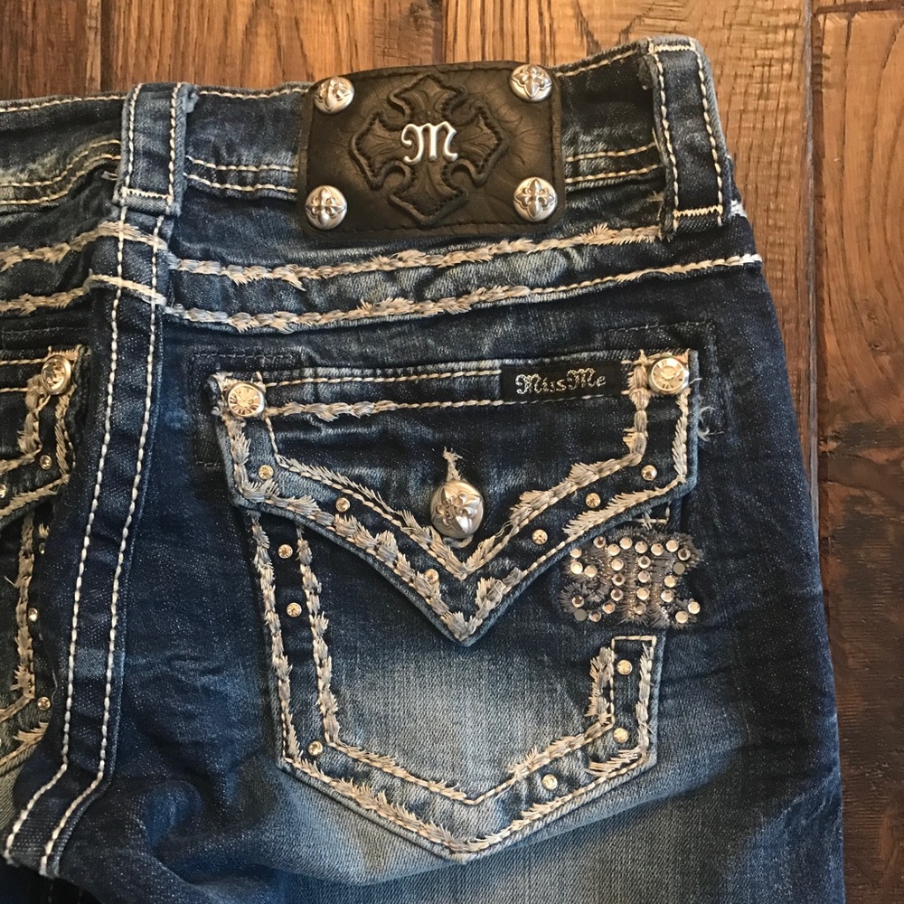 *BUCKLE* Miss Me Cuffed Capris Skinny Jeans 27