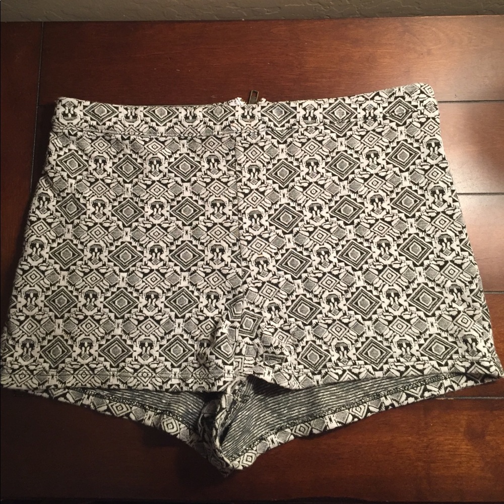Black and White High Wasted Cotton Shorts