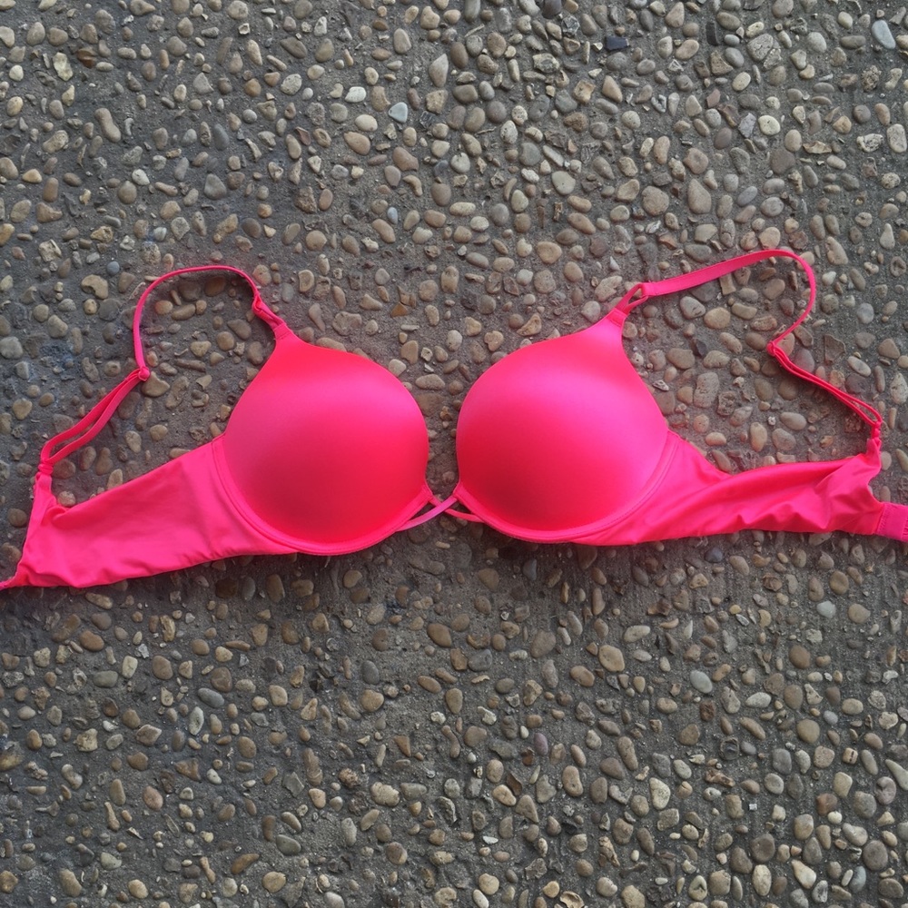 Victoria’s Secret Bombshell Plung