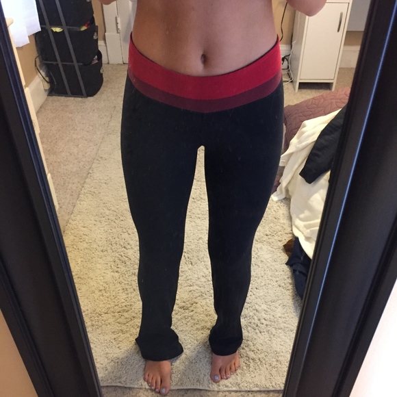 Lululemon size 6 yoga pants - Picture 5 of 5