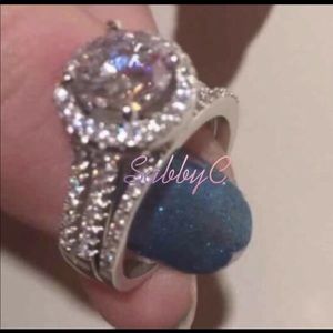 New 18 k white gold wedding ring set