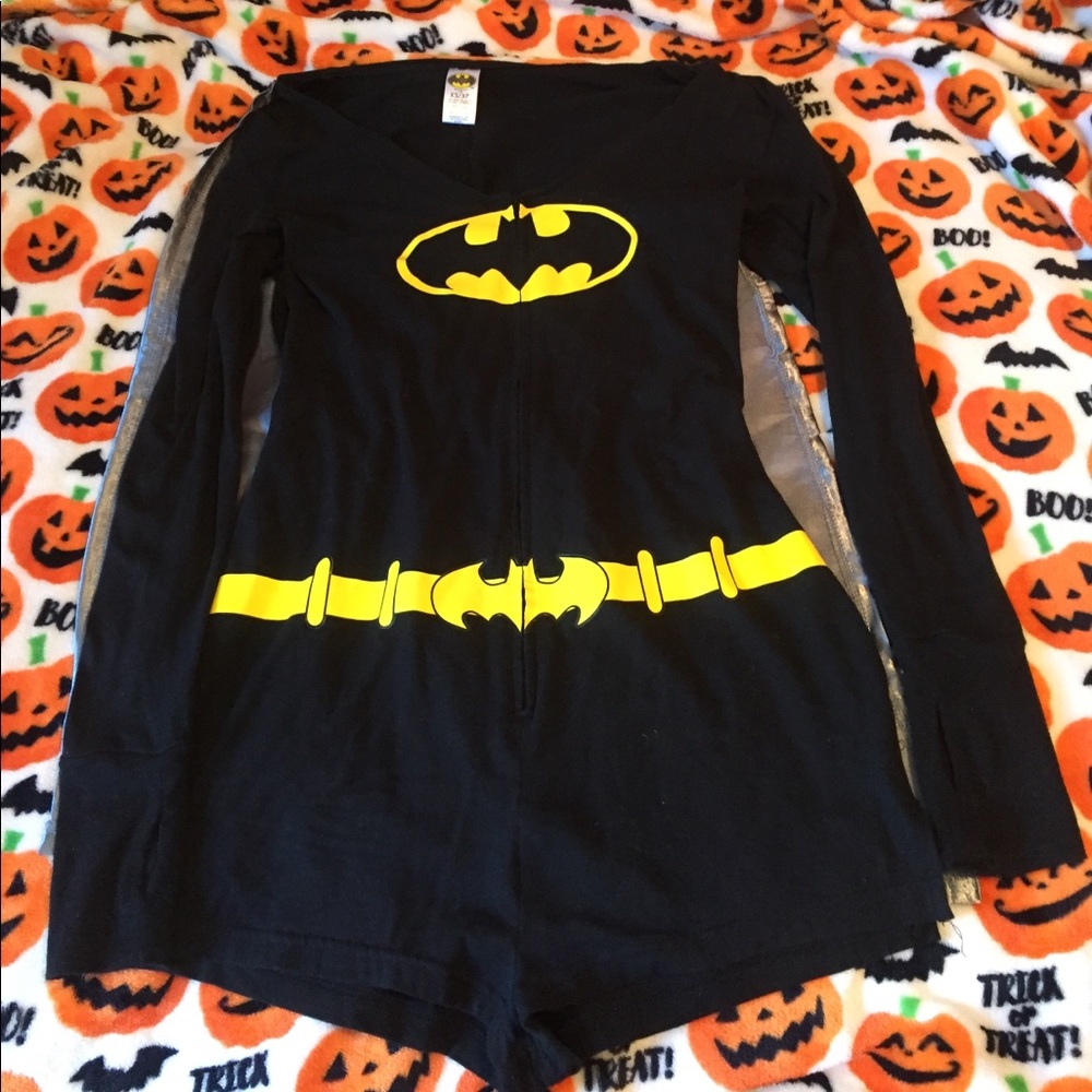 SOLD! Batman Costume with Mask 🦇💛🖤