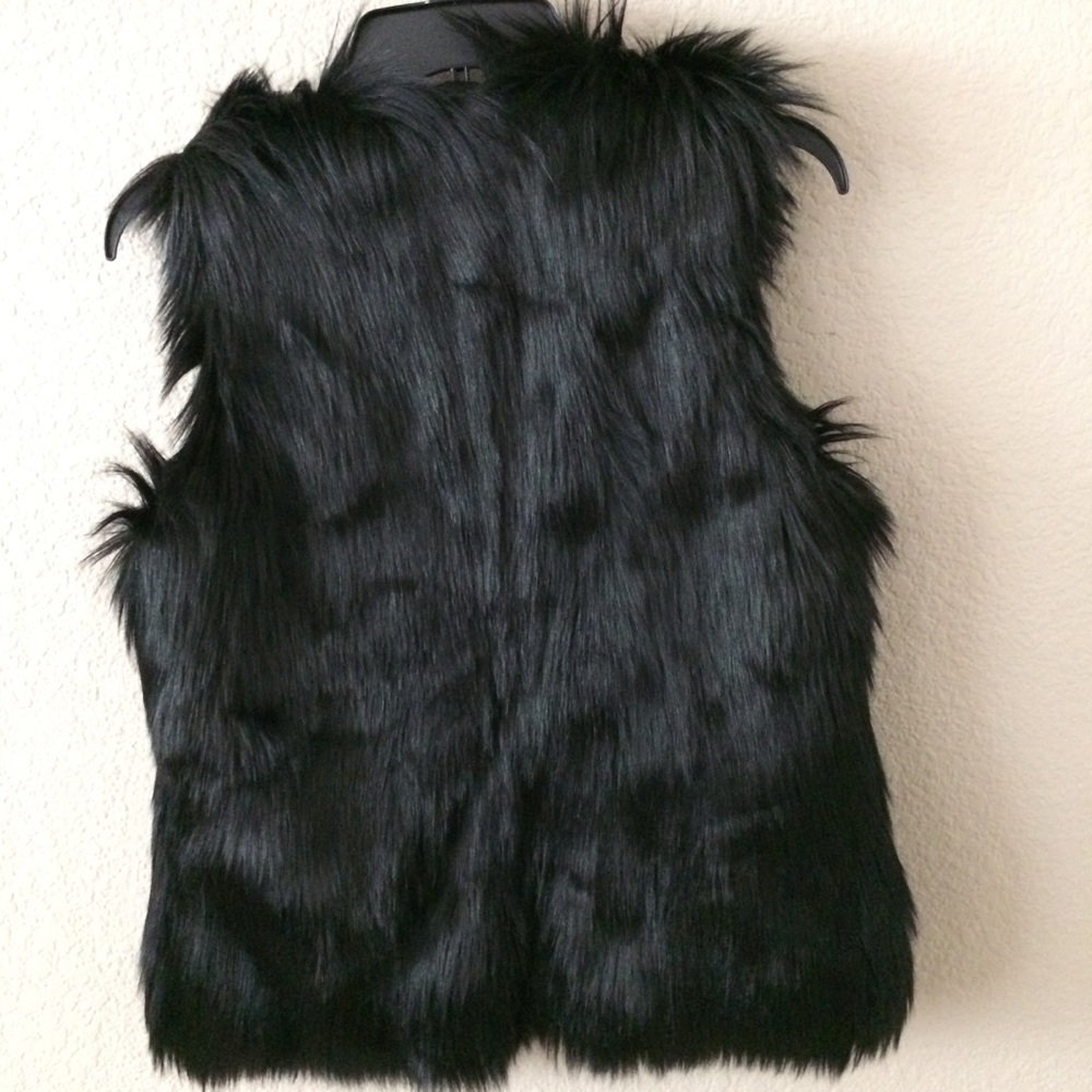 A&F faux fur vest - Picture 3 of 5