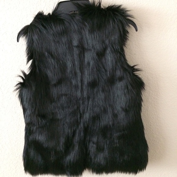 A&F faux fur vest - Picture 3 of 5