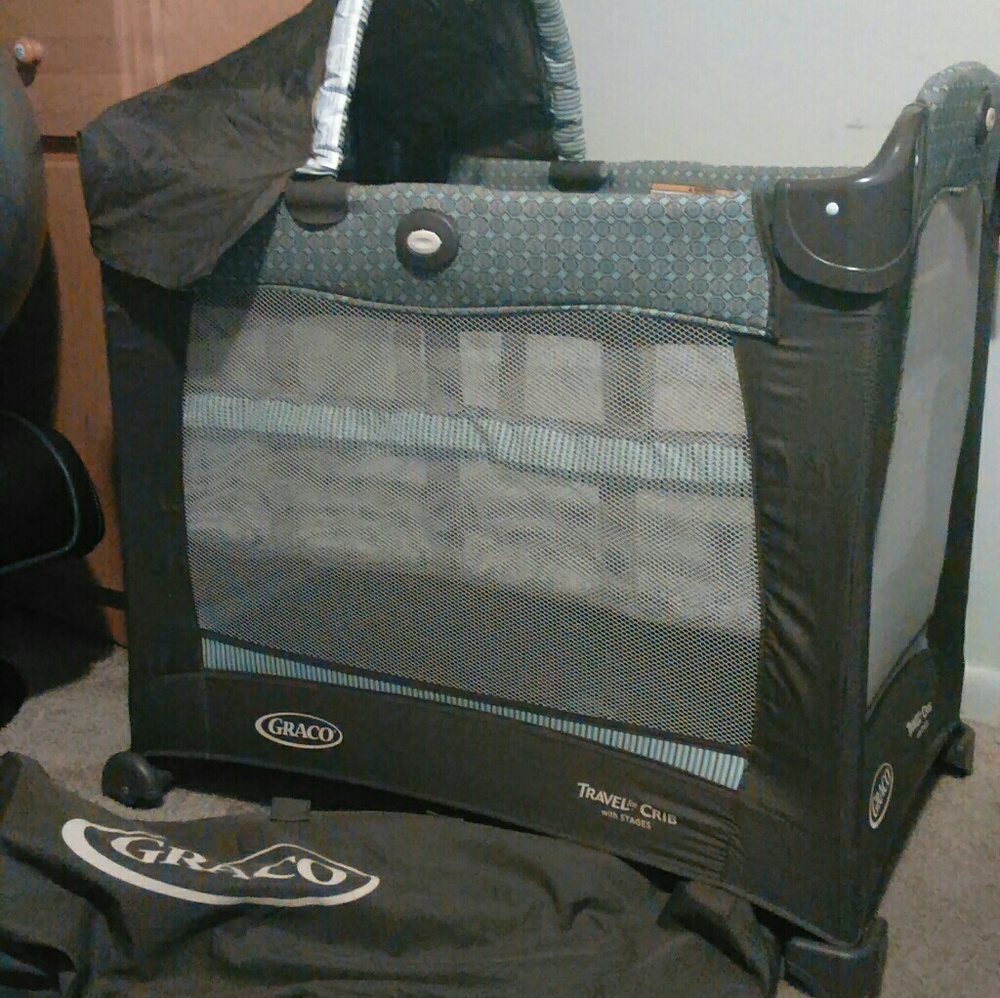 Graco travel crib with stages