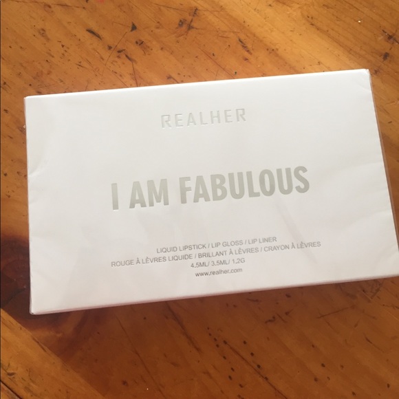 REALHER deep red lip kit- brand new! - Picture 2 of 5