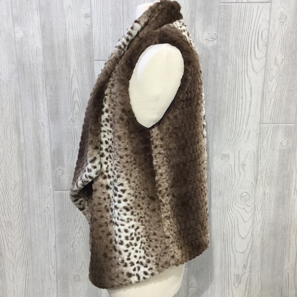 SOLD Leopard Print Faux Fur Vest - Picture 2 of 8