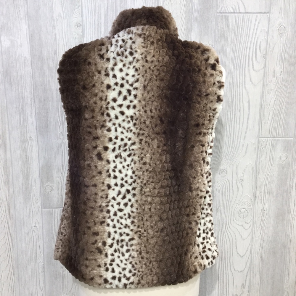 SOLD Leopard Print Faux Fur Vest - Picture 3 of 8