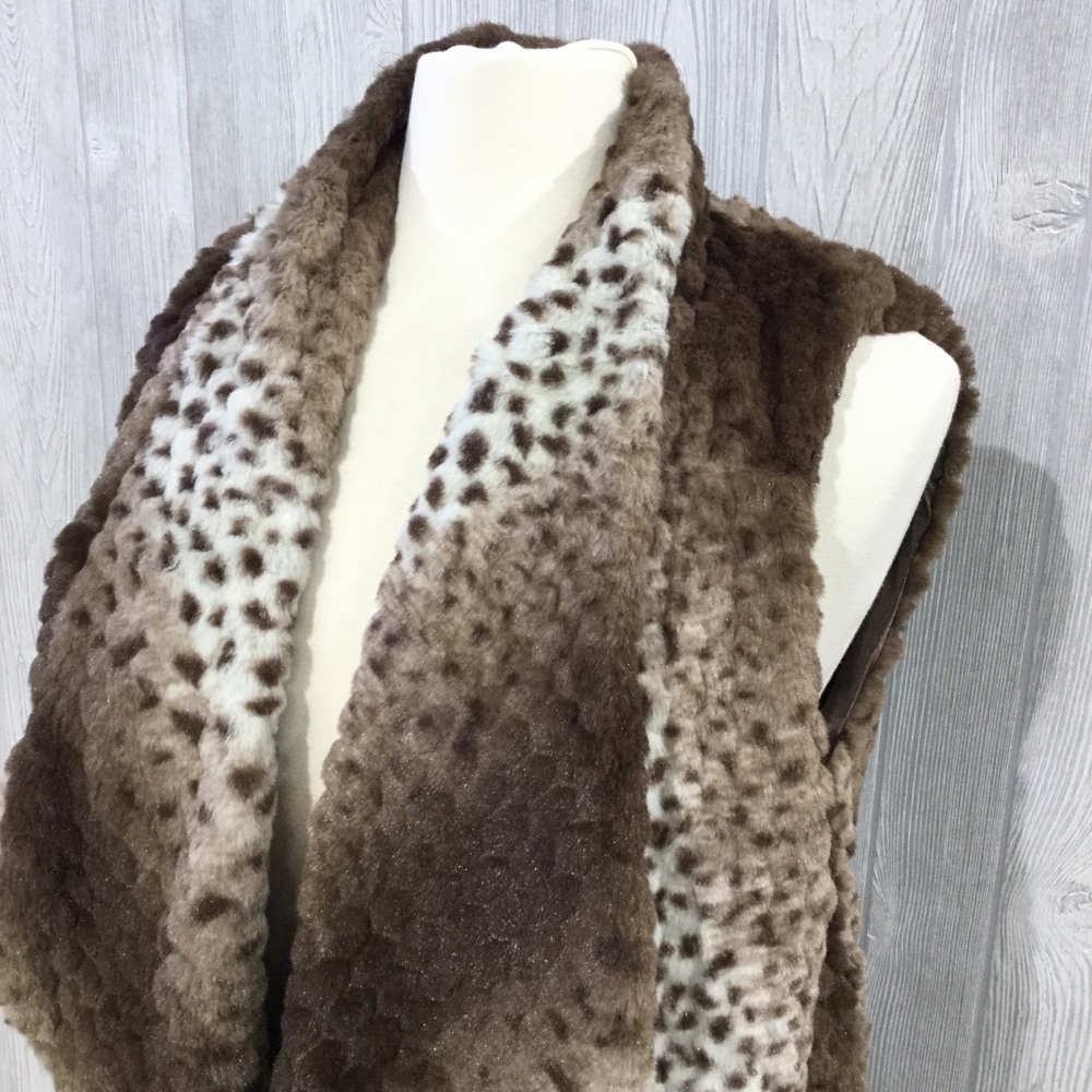 SOLD Leopard Print Faux Fur Vest - Picture 4 of 8