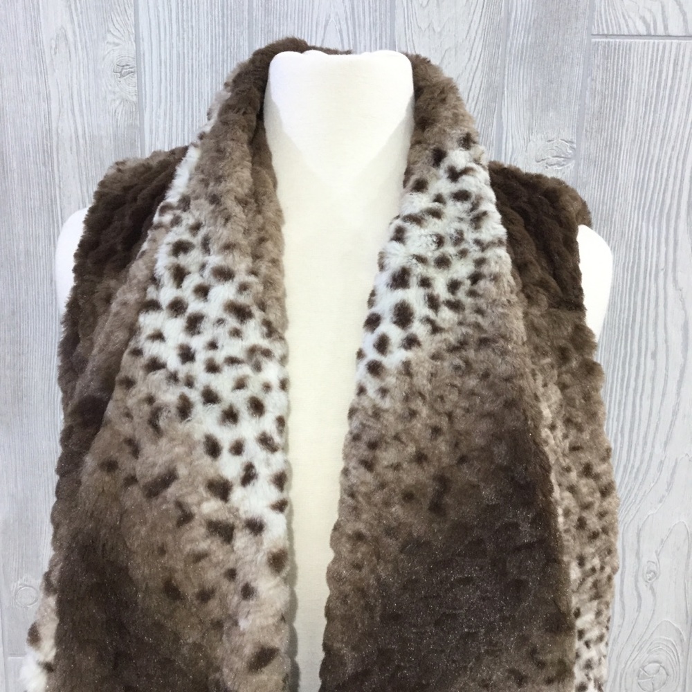 SOLD Leopard Print Faux Fur Vest - Picture 5 of 8