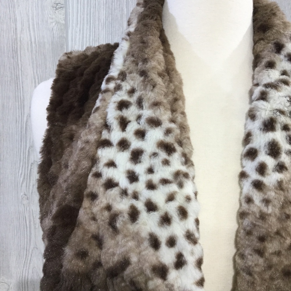 SOLD Leopard Print Faux Fur Vest - Picture 6 of 8