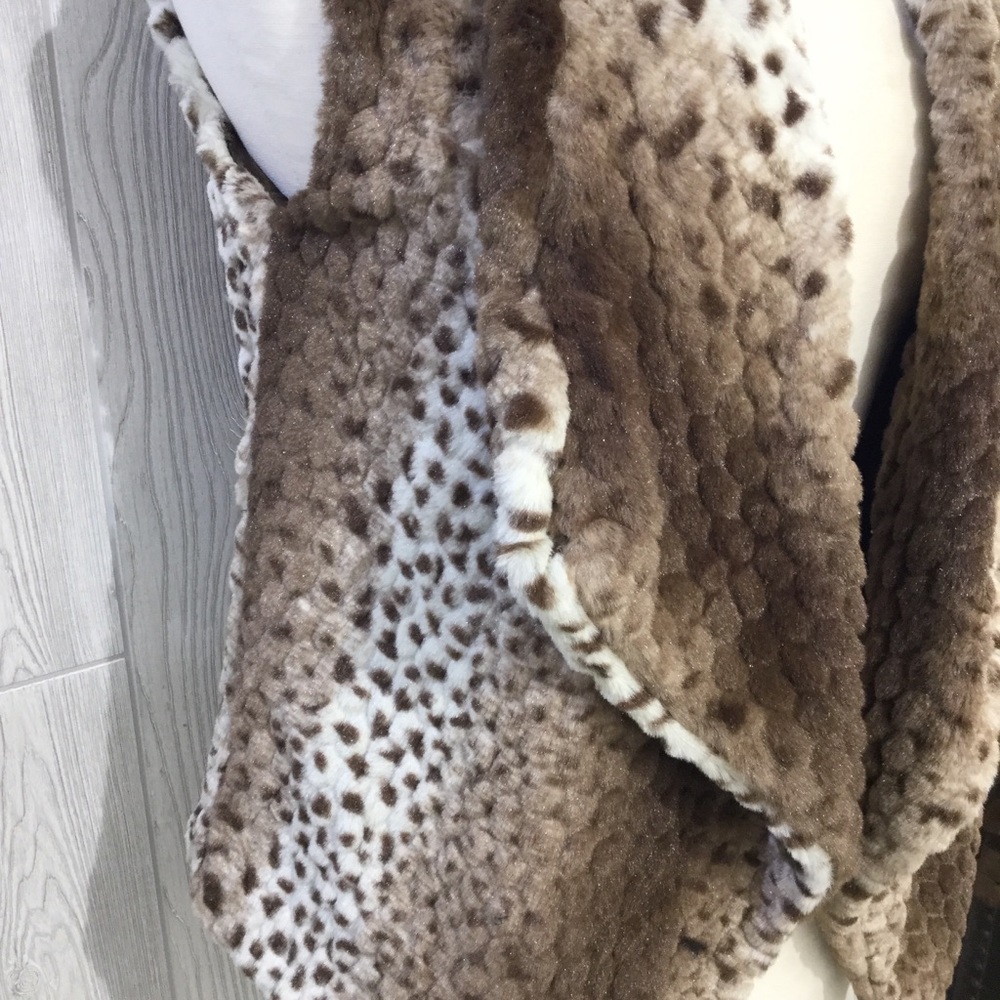 SOLD Leopard Print Faux Fur Vest - Picture 8 of 8