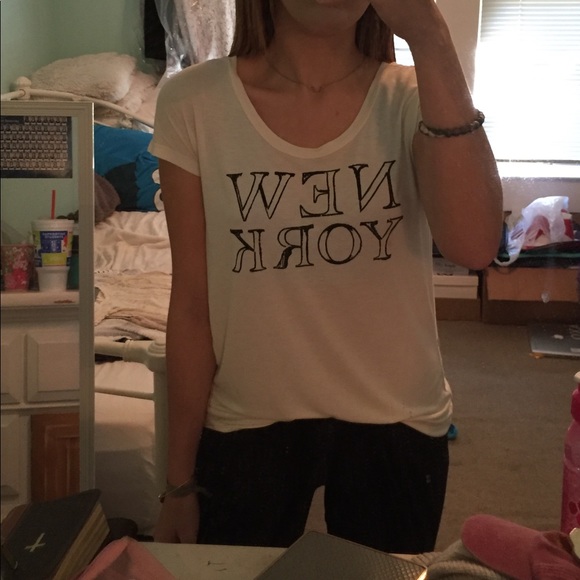 SUPER SOFT & CUTE CREAM/WHITE "NEW YORK" TEE - Picture 4 of 4