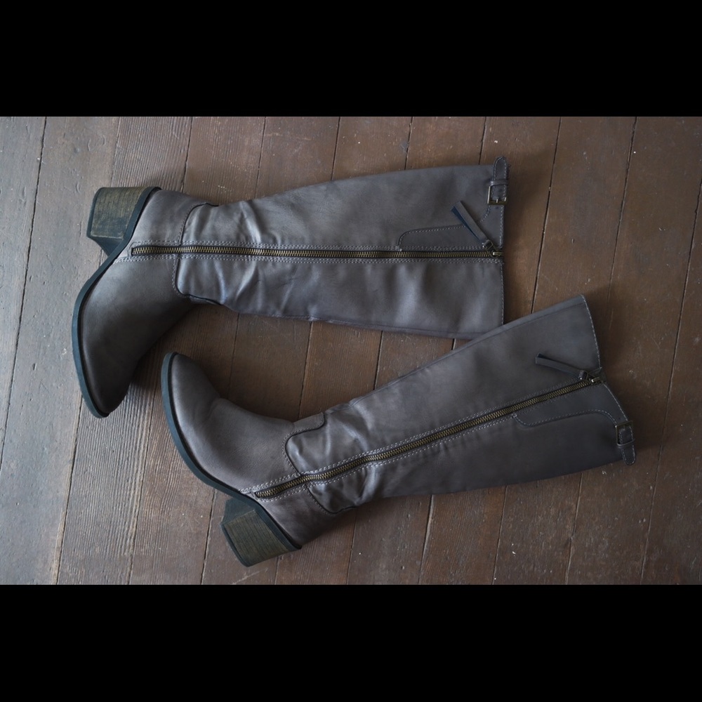 Taupe Distressed Side-Zipper Chunky Heel Boots