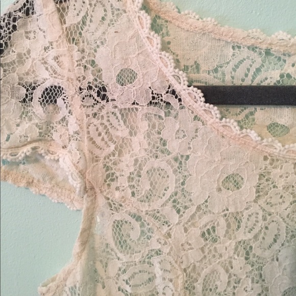 CREAM COMPLETELY LACE PEPLUM TOP W/ KEYHOLE BACK - Picture 2 of 5