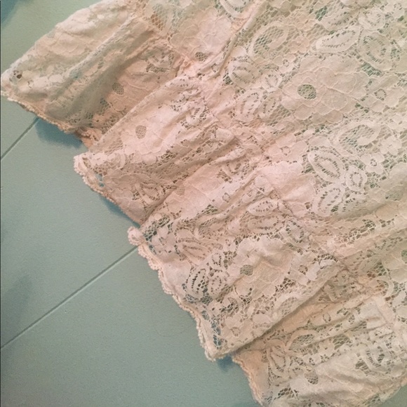 CREAM COMPLETELY LACE PEPLUM TOP W/ KEYHOLE BACK - Picture 3 of 5