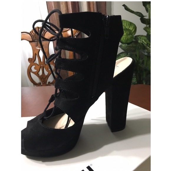 Black Laced Heels - Picture 2 of 3