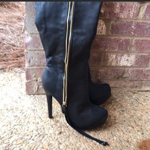 Platform size 8     3 1/2 in Heel