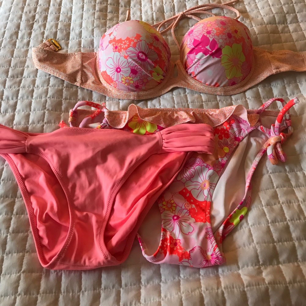 SOLD VS bikini NWOT top34D bottoms Med & Large