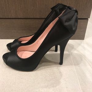 Betray Johnson Pumps