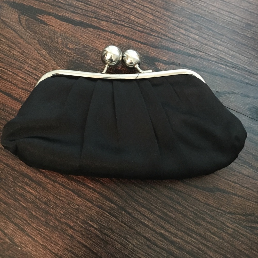Black clutch