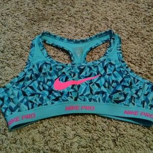 Nike pro sports bra
