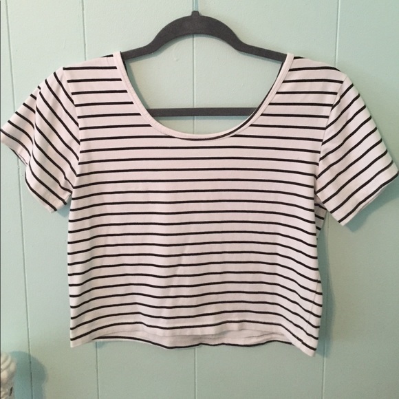 BLACK & WHITE STRIPED LOOSE CROP TOP TEE - Picture 3 of 5