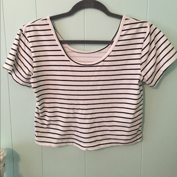 BLACK & WHITE STRIPED LOOSE CROP TOP TEE - Picture 4 of 5