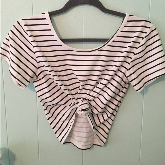 BLACK & WHITE STRIPED LOOSE CROP TOP TEE - Picture 5 of 5