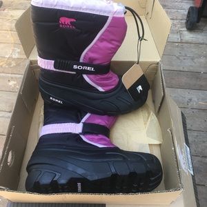 Sorel snow boots size 6