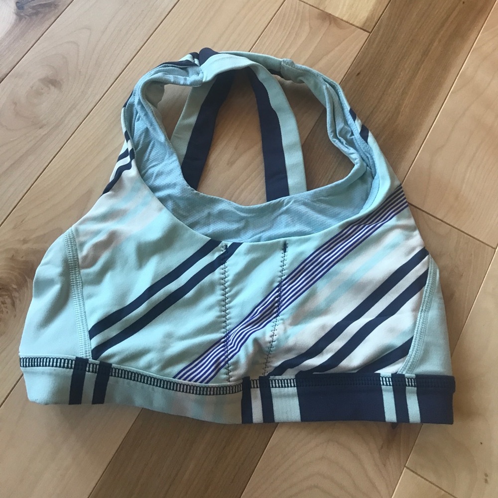 Lululemon pocket bra size 4