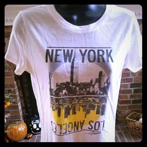 Aeropastle Medium New York/LA t-shirt. EUC