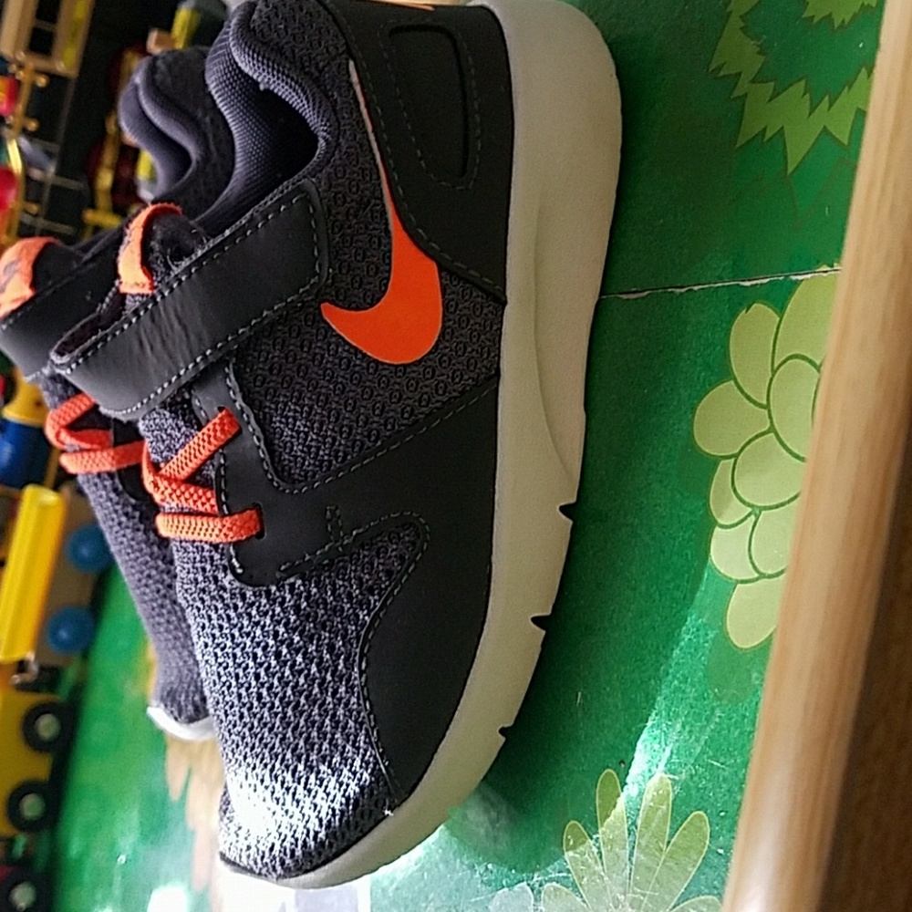 Nike Tanjun size 10 C