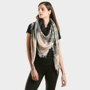 •Fall Trends• Fringed Scarf (Beige Edition)