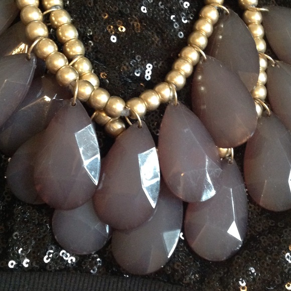 BOGO‼️Smoked gray statement necklace - Picture 2 of 3