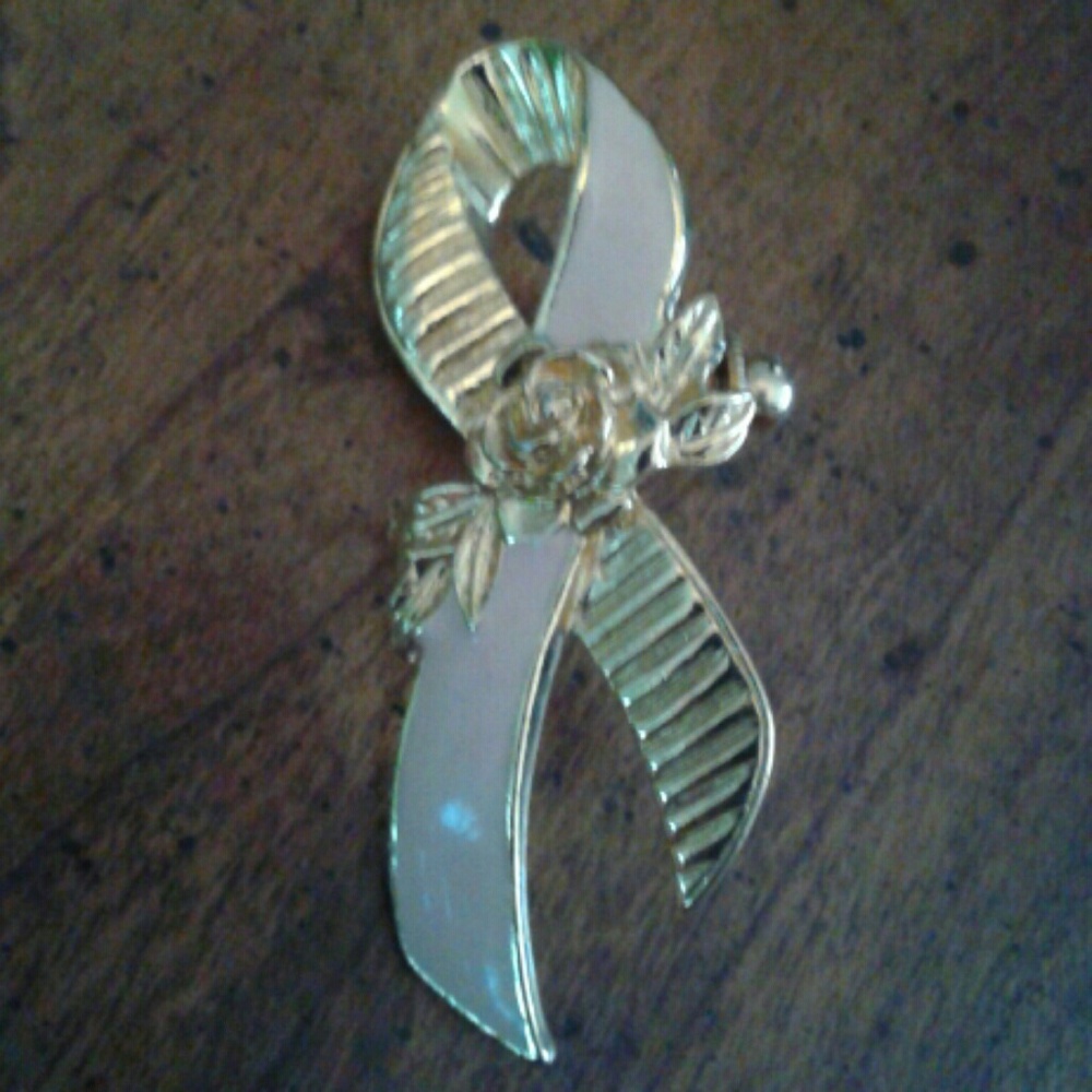 Avon nwot breast cancer pin