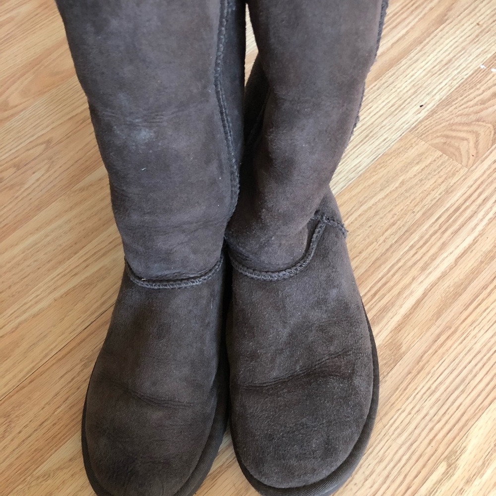 Classic tall uggs. Aus Size 5 = US 7 women’s