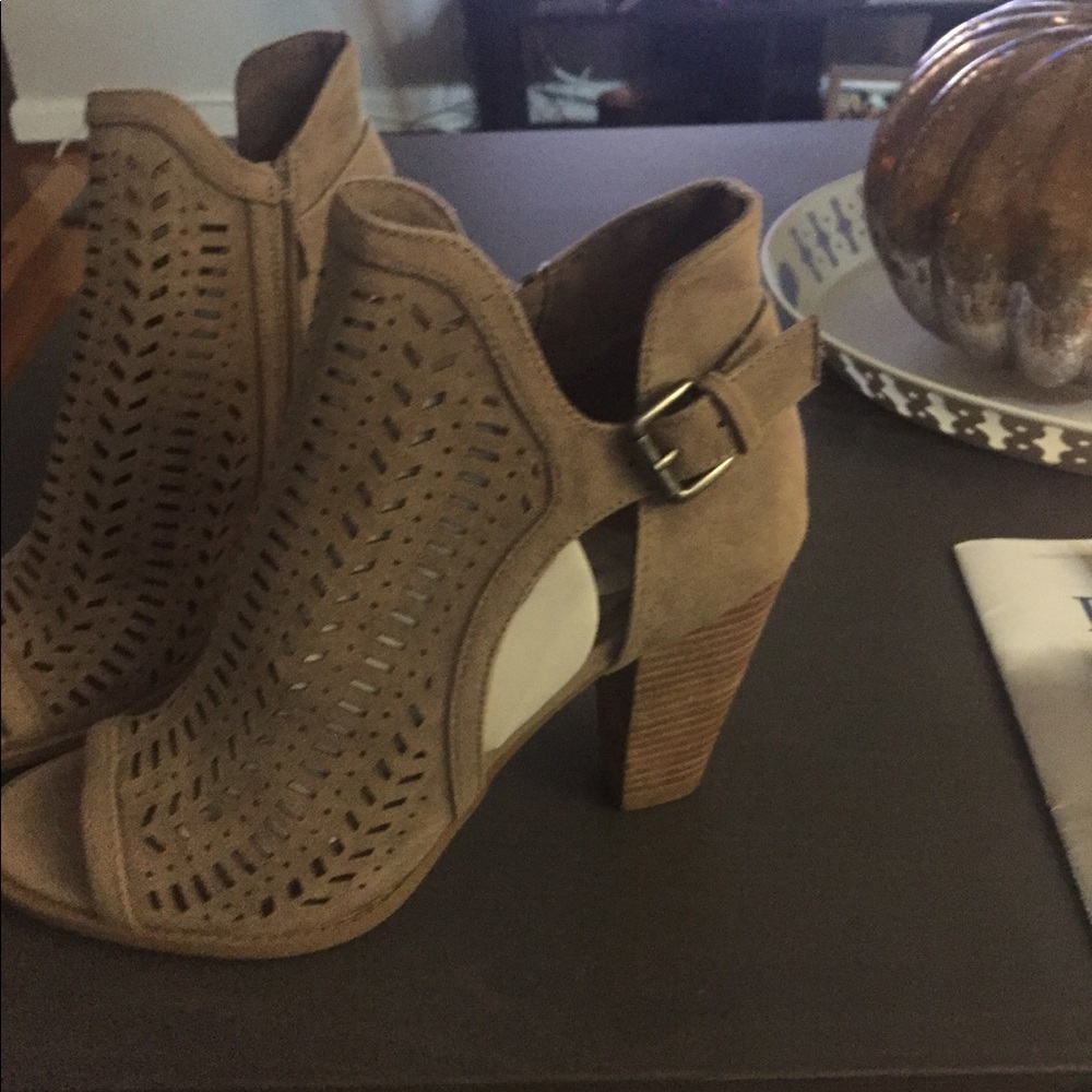 Report booties size 9.5 - Picture 1 of 3