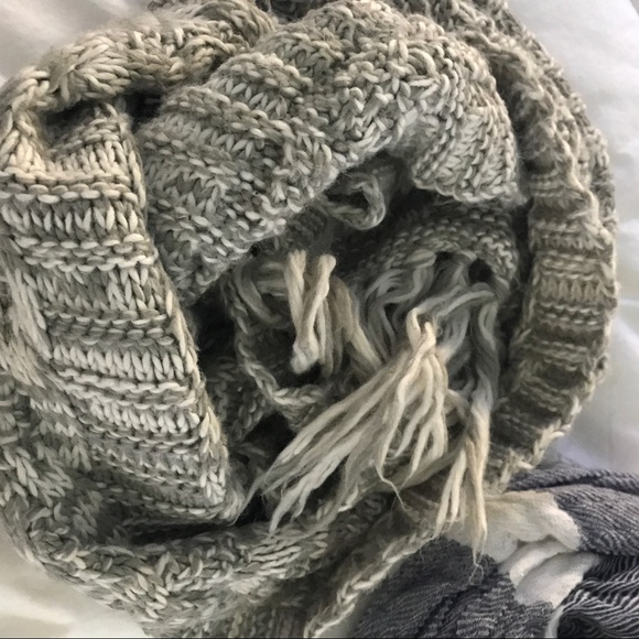 GAP scarf bundle - Picture 2 of 3