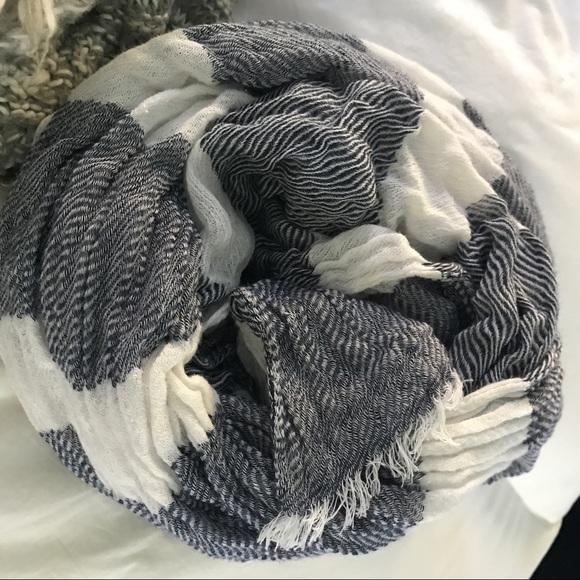 GAP scarf bundle - Picture 3 of 3