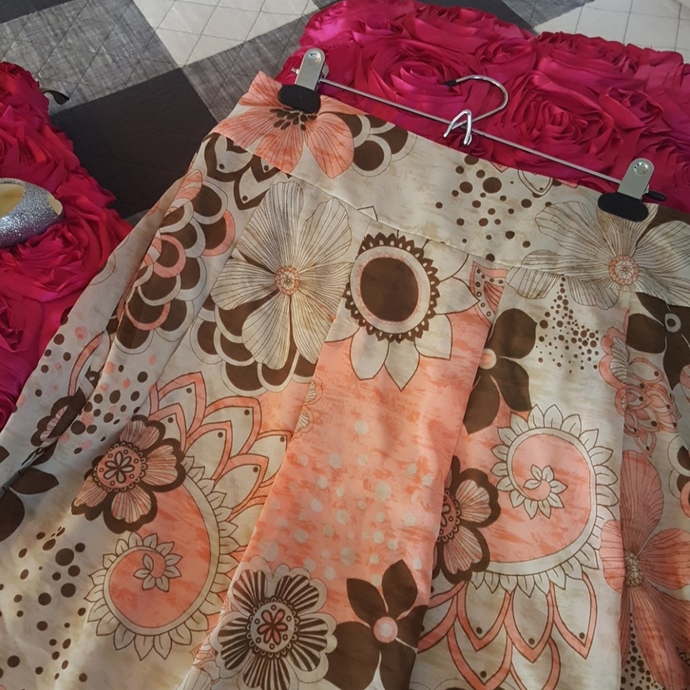 Skirt - Picture 2 of 4