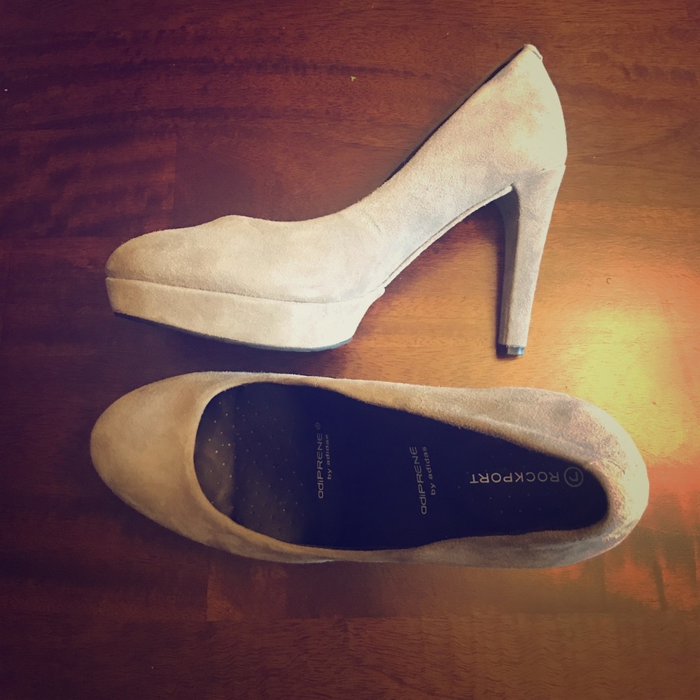 FINAL SALE!!! Rockport // suede platform pumps