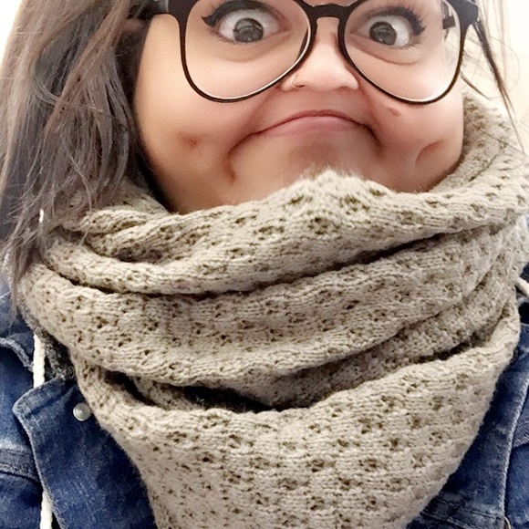 Meet your Posher! - Picture 3 of 3