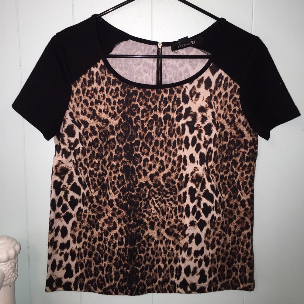CHEETAH PRINT TOP W/ BLACK SLEEVES & ZIPPER BACK