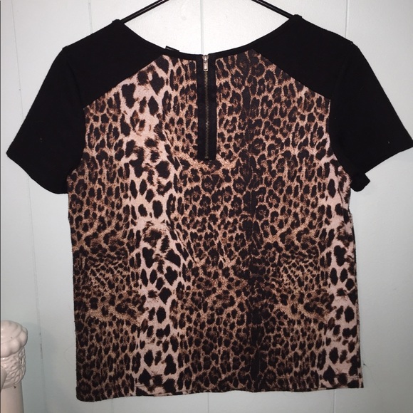 CHEETAH PRINT TOP W/ BLACK SLEEVES & ZIPPER BACK - Picture 2 of 5