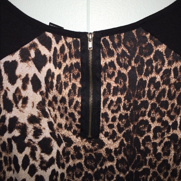 CHEETAH PRINT TOP W/ BLACK SLEEVES & ZIPPER BACK - Picture 3 of 5