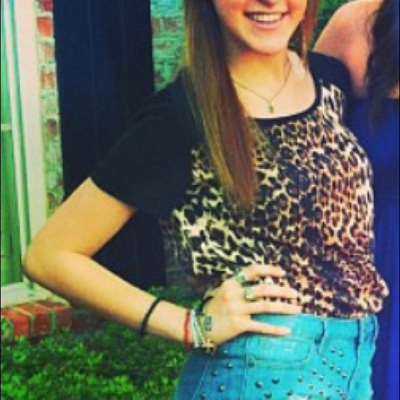 CHEETAH PRINT TOP W/ BLACK SLEEVES & ZIPPER BACK - Picture 5 of 5