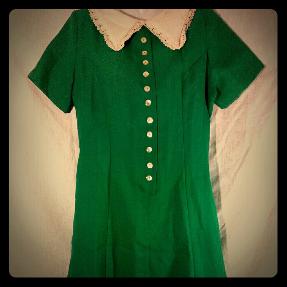 Vntge 60s/70s Green w/Ruffle Collar Dress