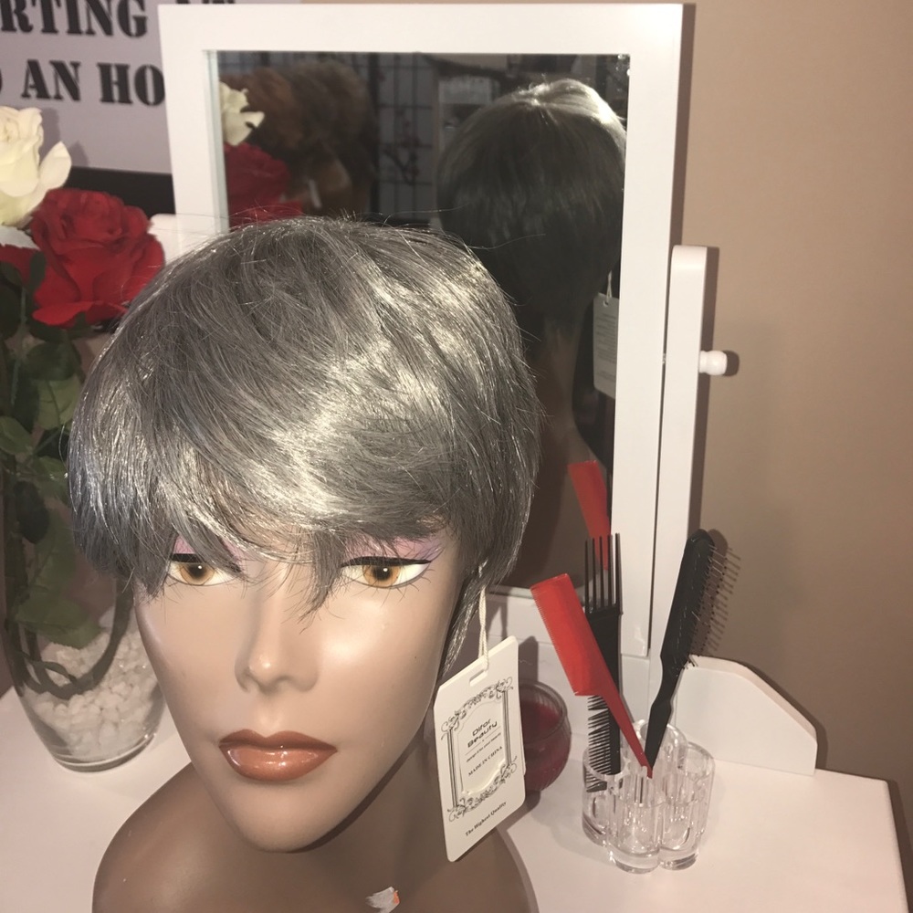 Short Silver Fox gray wig