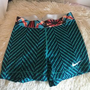 Women’s patterned Nike Pros